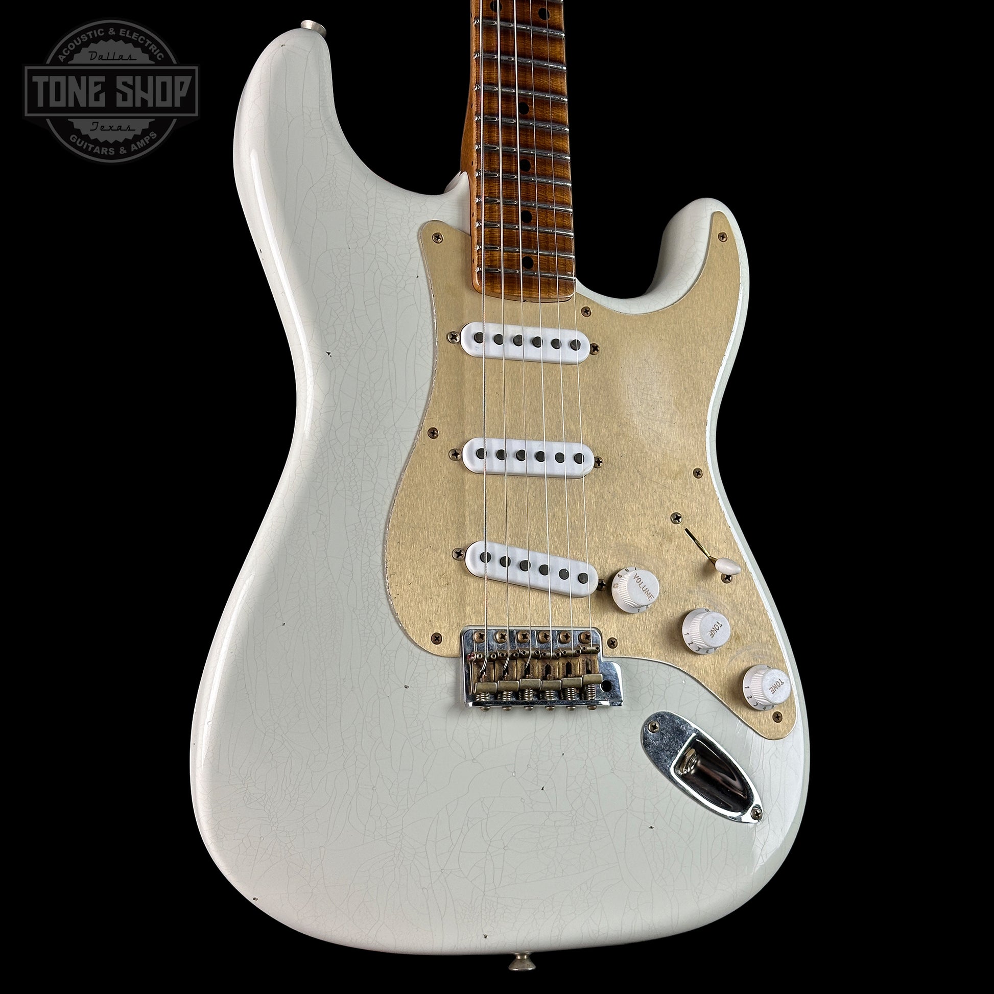 Front angle of Fender Custom Shop Limited Edition Roasted '54 Strat Journeyman Relic '55 Desert Tan.