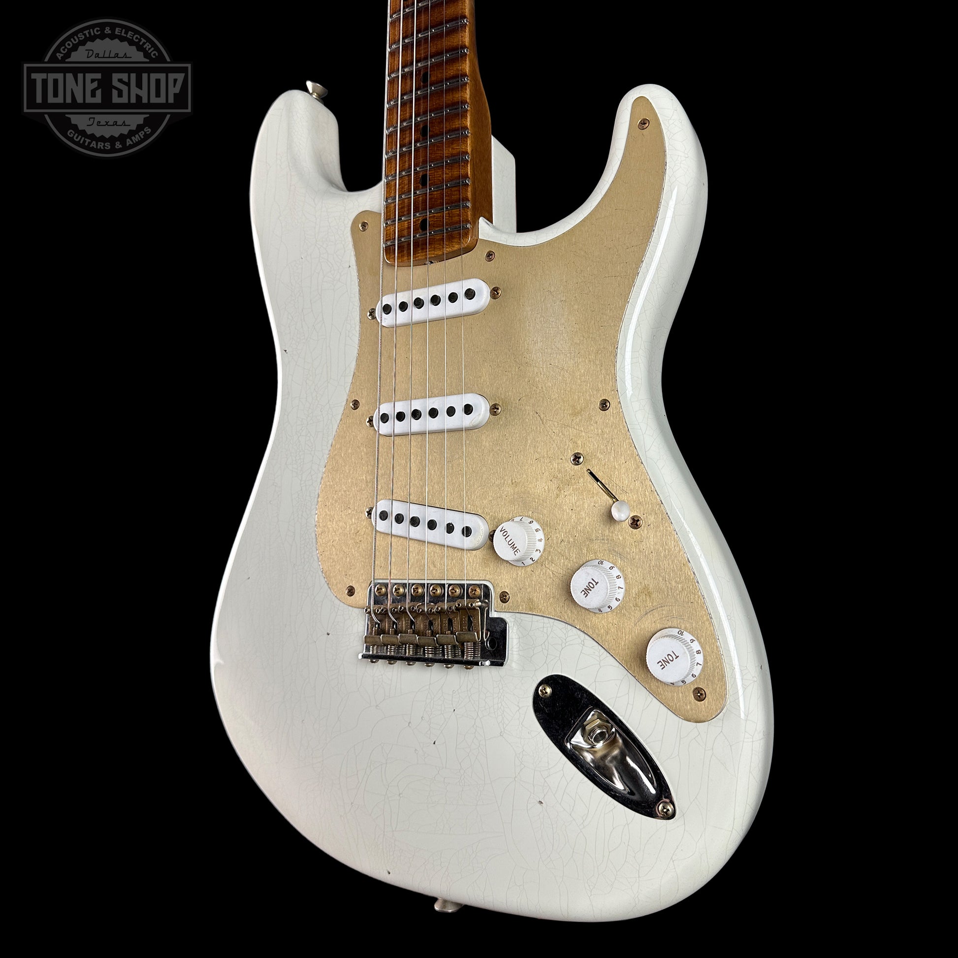 Front angle of Fender Custom Shop Limited Edition Roasted '54 Strat Journeyman Relic '55 Desert Tan.
