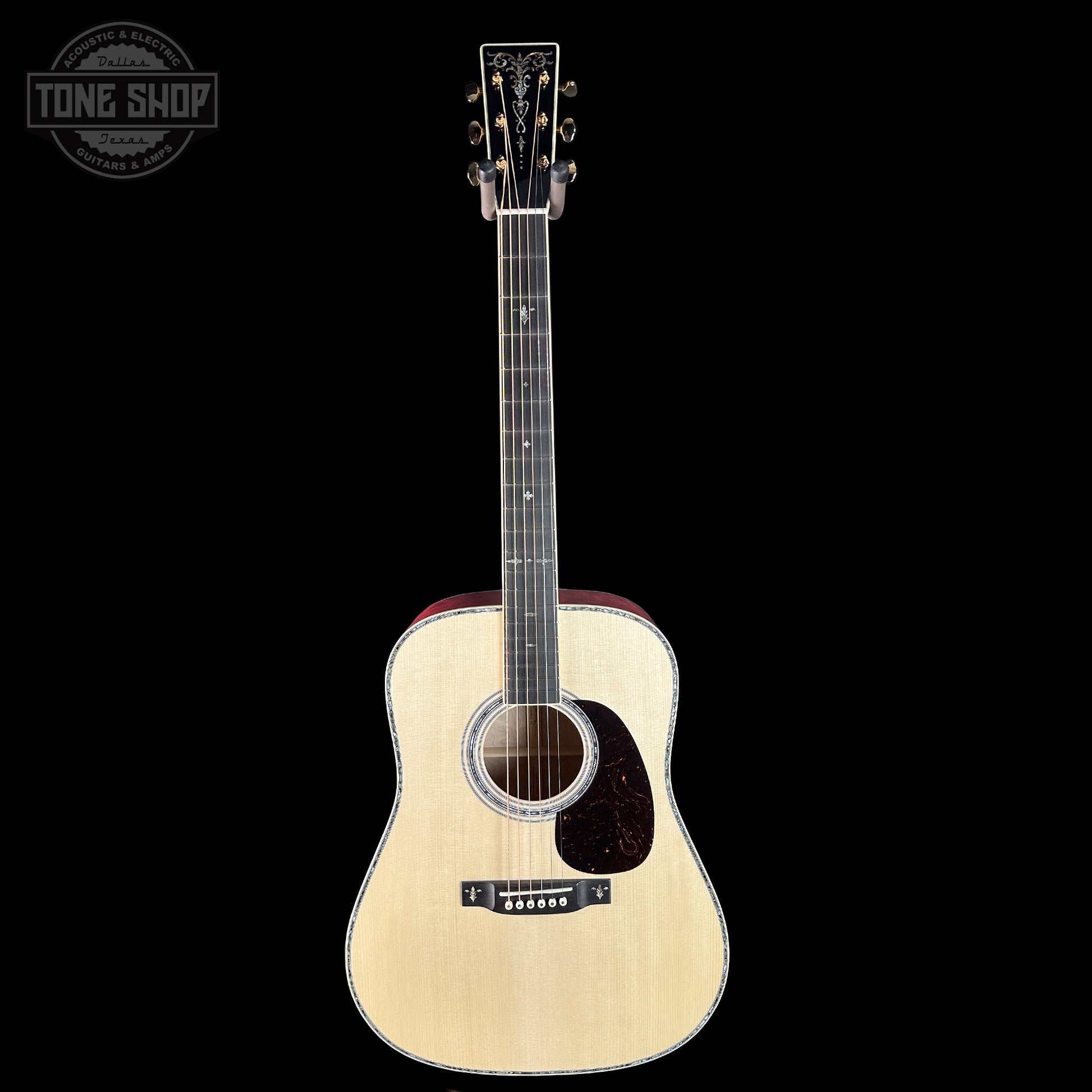 Front of Martin Custom Shop Dread 14-Fret Quilted Maple.