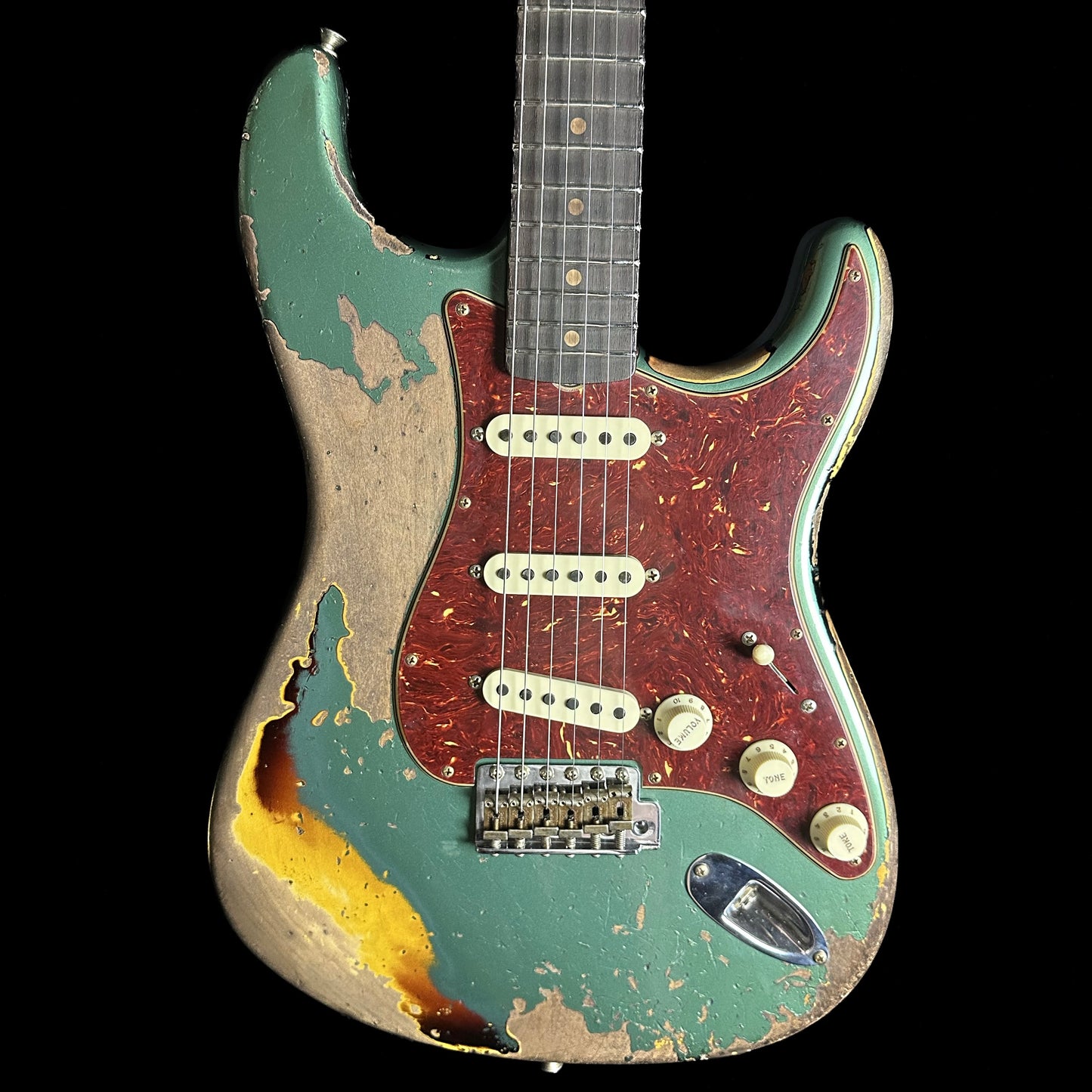 Front of Fender Custom Shop  Limited Edition Roasted 1961 Stratocaster Super Heavy Relic Aged Sherwood Green Metallic/3TSB.