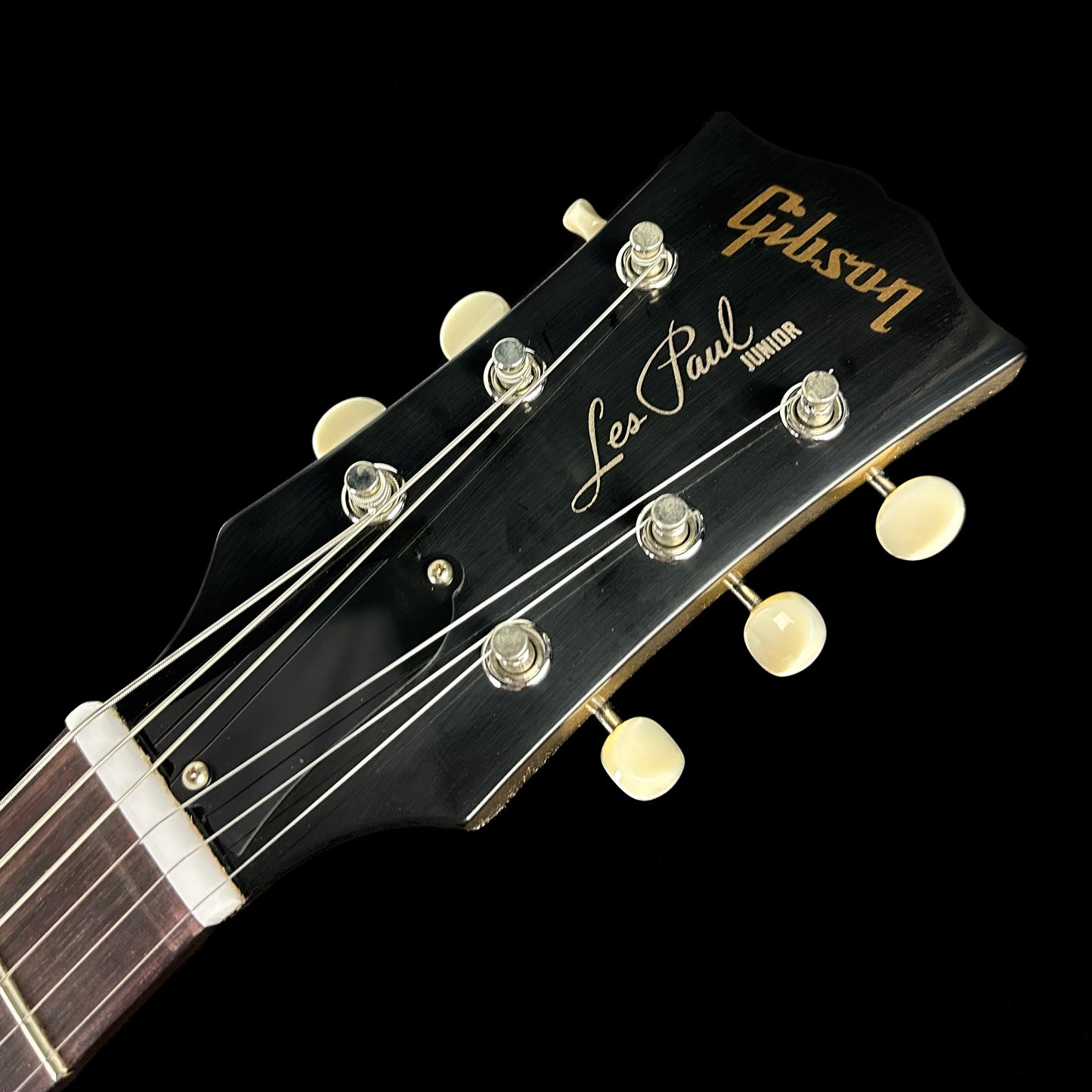 Close up of Gibson Custom Shop M2M 58 Les Paul Junior Doublecut Double Gold Murphy Lab Ultra Light Aged headstock.