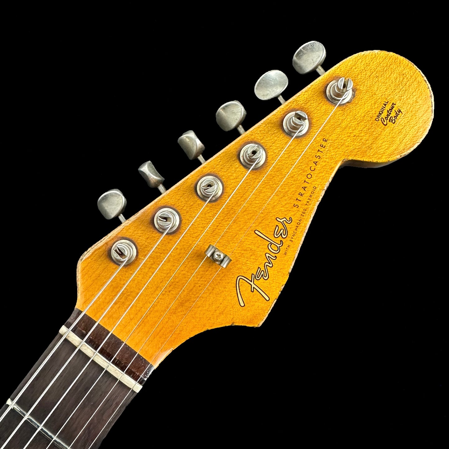 Closeup of Fender Custom Shop Limited Edition '59 Strat Super Heavy Relic Super Faded Aged Chocolate 3-color Sunburst headstock.
