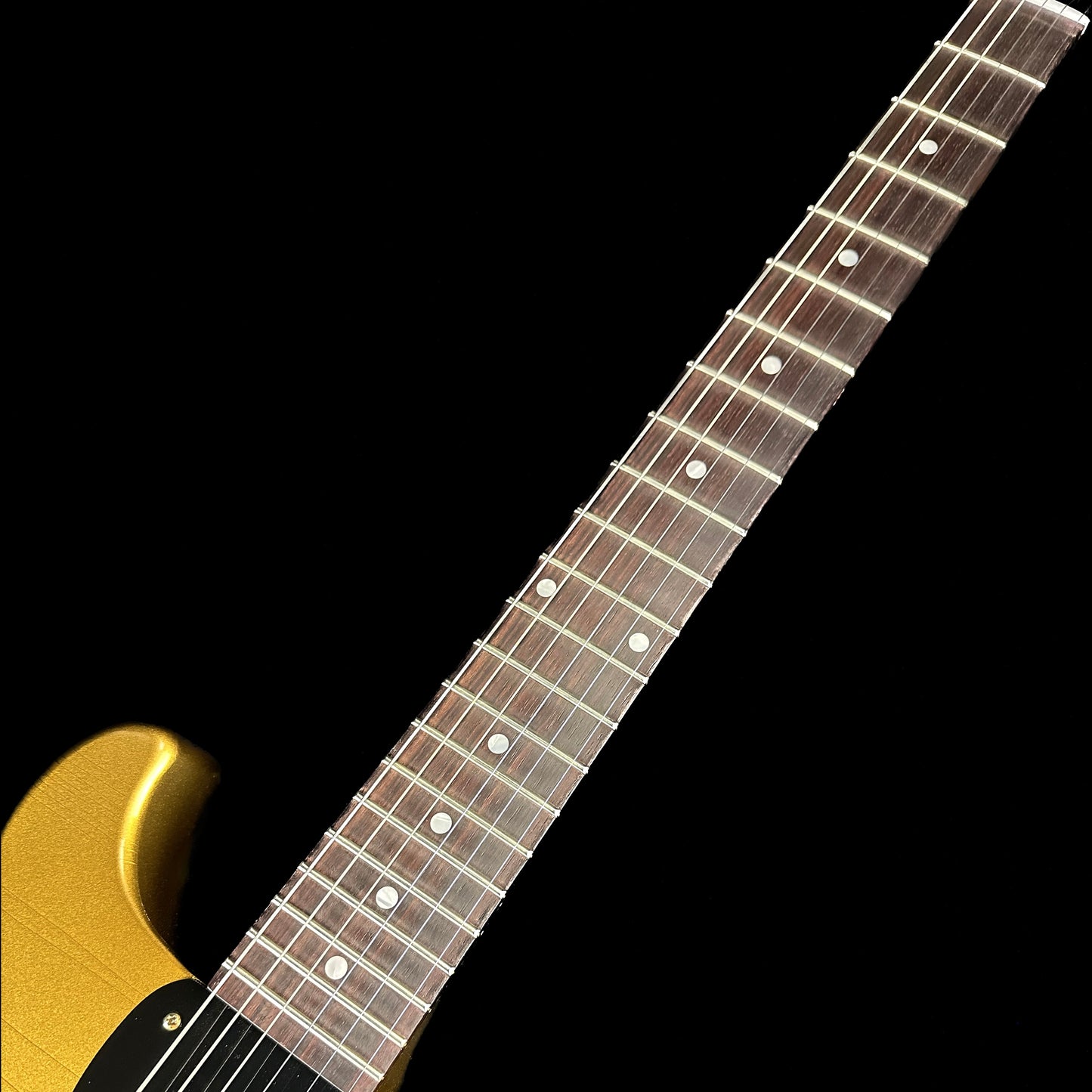 Close up of Gibson Custom Shop M2M 58 Les Paul Junior Doublecut Double Gold Murphy Lab Ultra Light Aged body.
