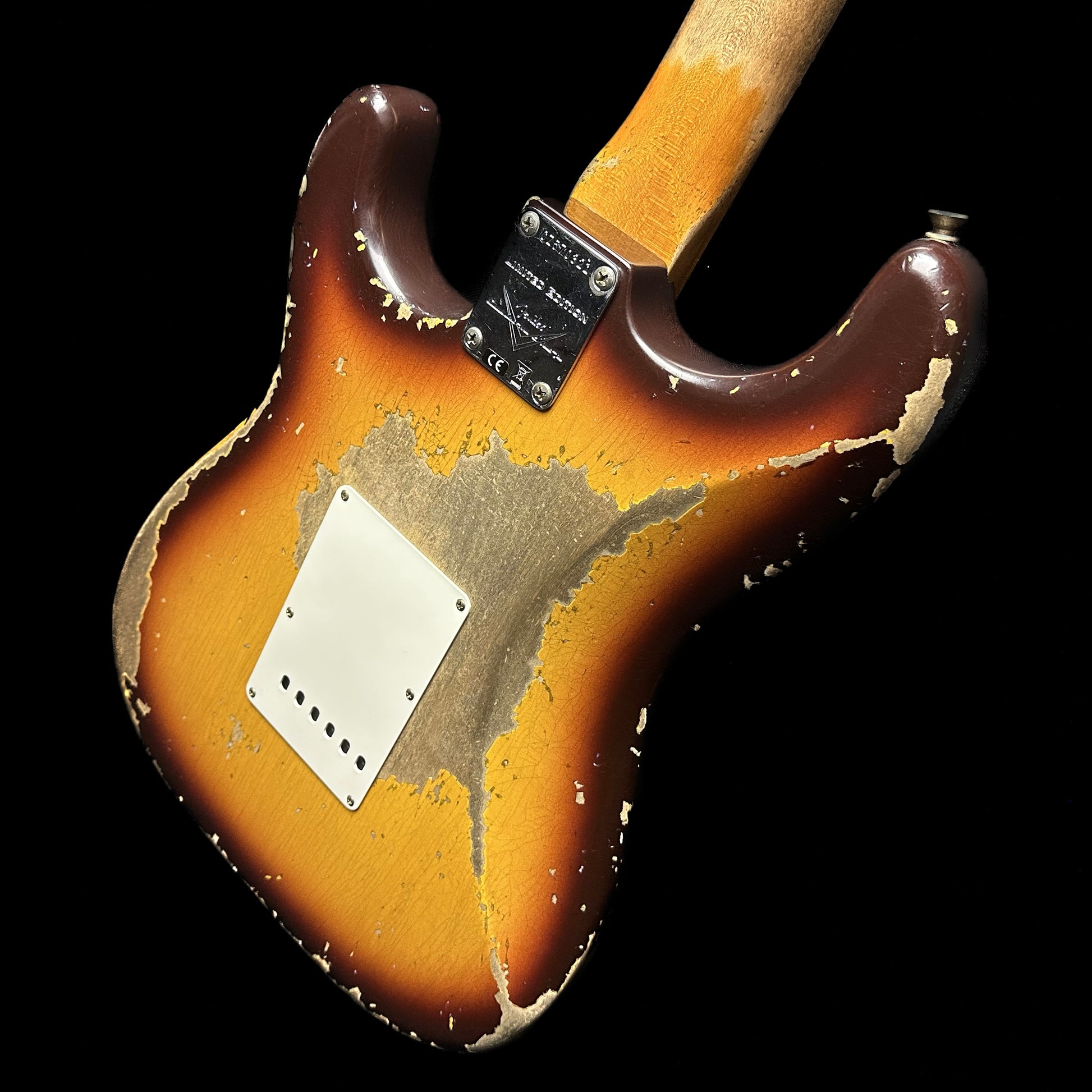Back angle of Fender Custom Shop Limited Edition '59 Strat Super Heavy Relic Super Faded Aged Chocolate 3-color Sunburst.