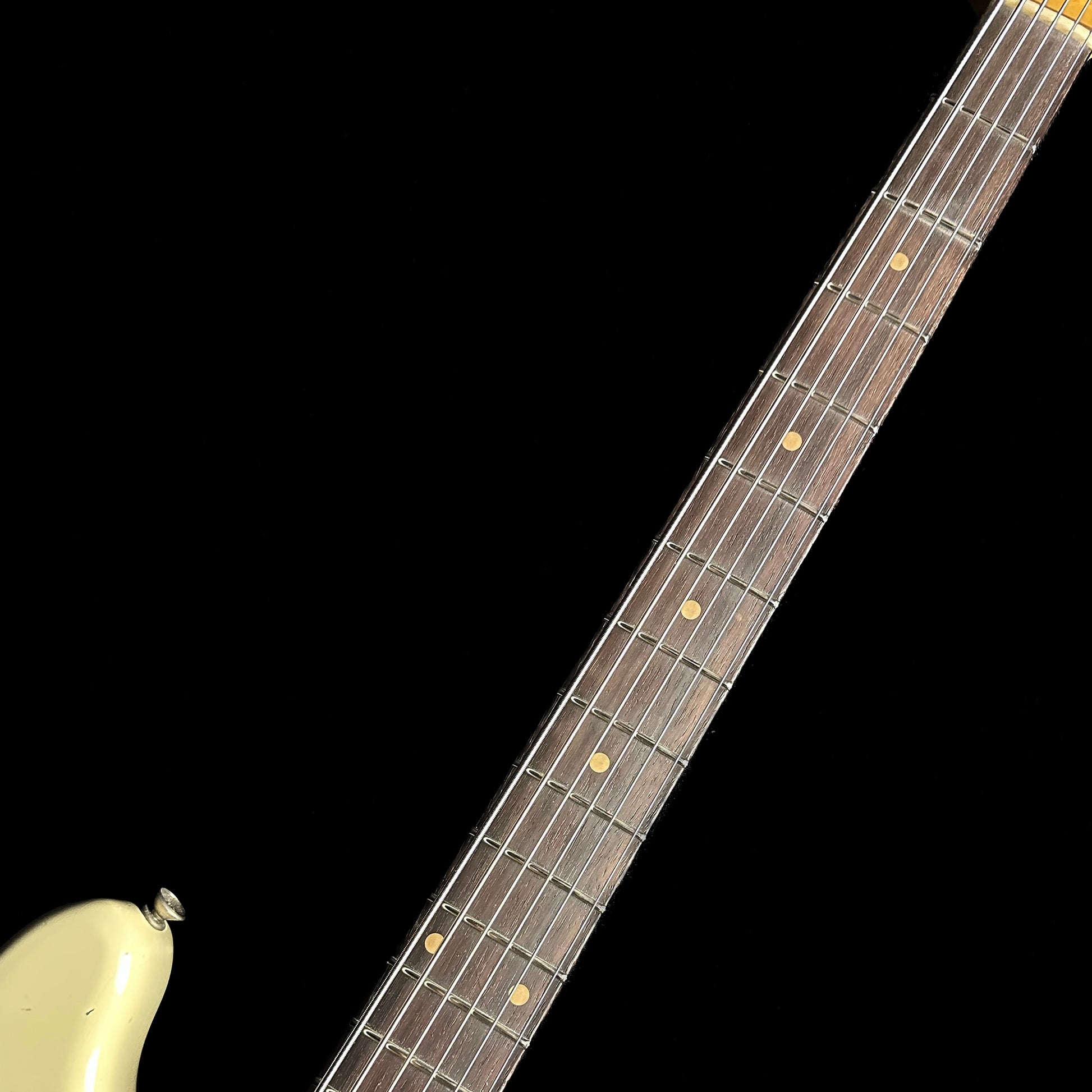 Neck of Fender Custom Shop Bass VI Journeyman Relic Vintage White.