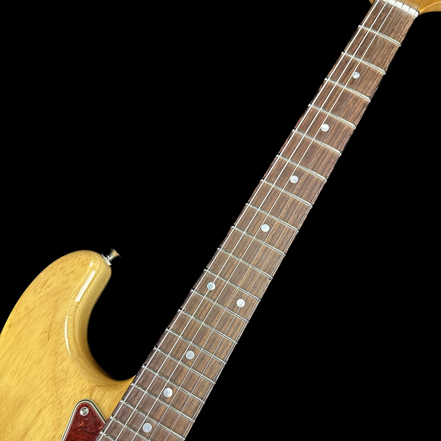 Fretboard of Fender Custom Shop American Custom Strat NOS RW Amber Natural.