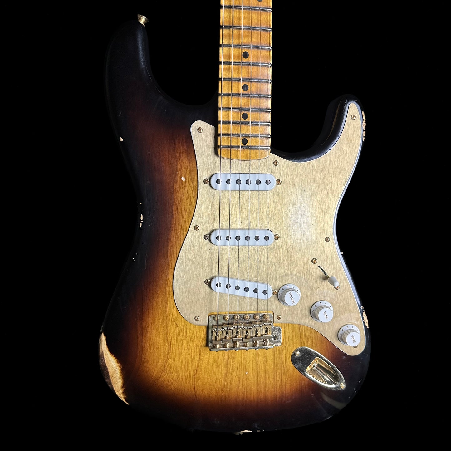 Front of Fender Custom Shop Limited Edition '55 "bone-tone" Strat - Relic Wide-Fade 2-color Sunburst.