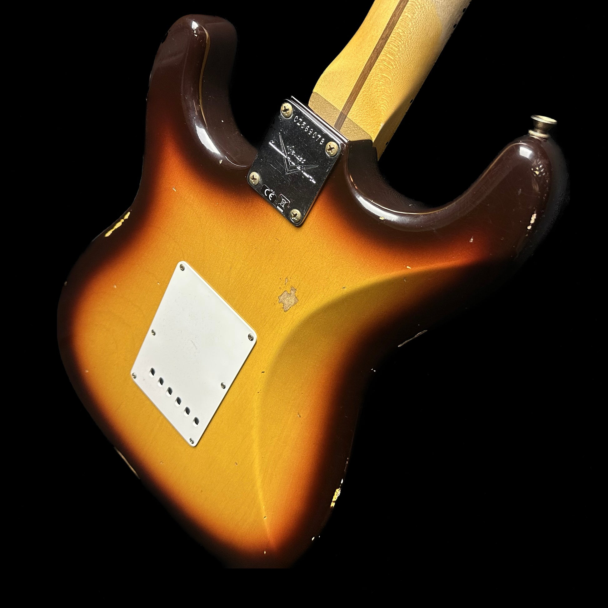Back angle of Fender Custom Shop 58 Strat Relic Faded Aged Chocolate 3-color Sunburst.