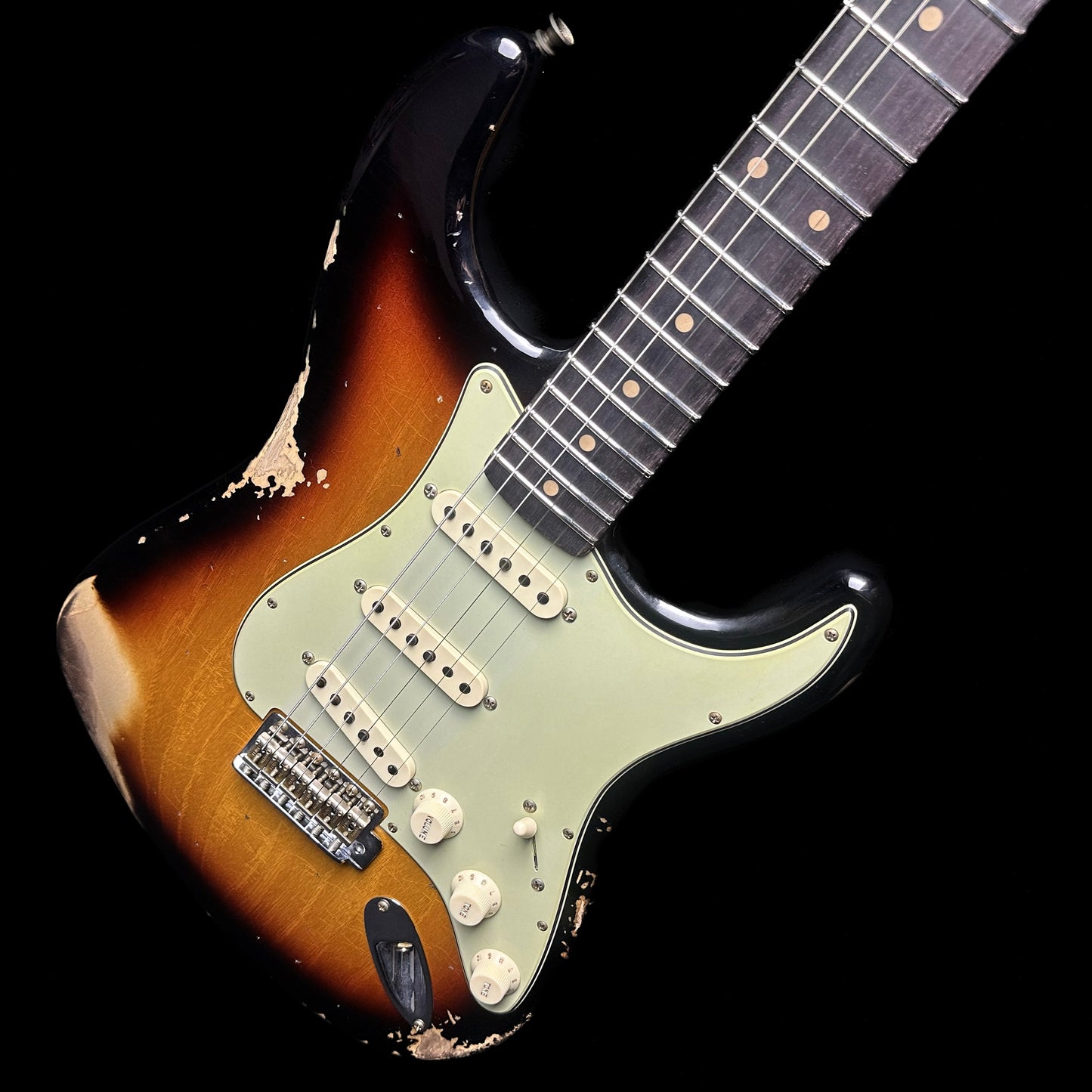 Front angle of Fender Custom Shop Limited Edition '62 Strat Heavy Relic Faded Aged 3 Color Sunburst.