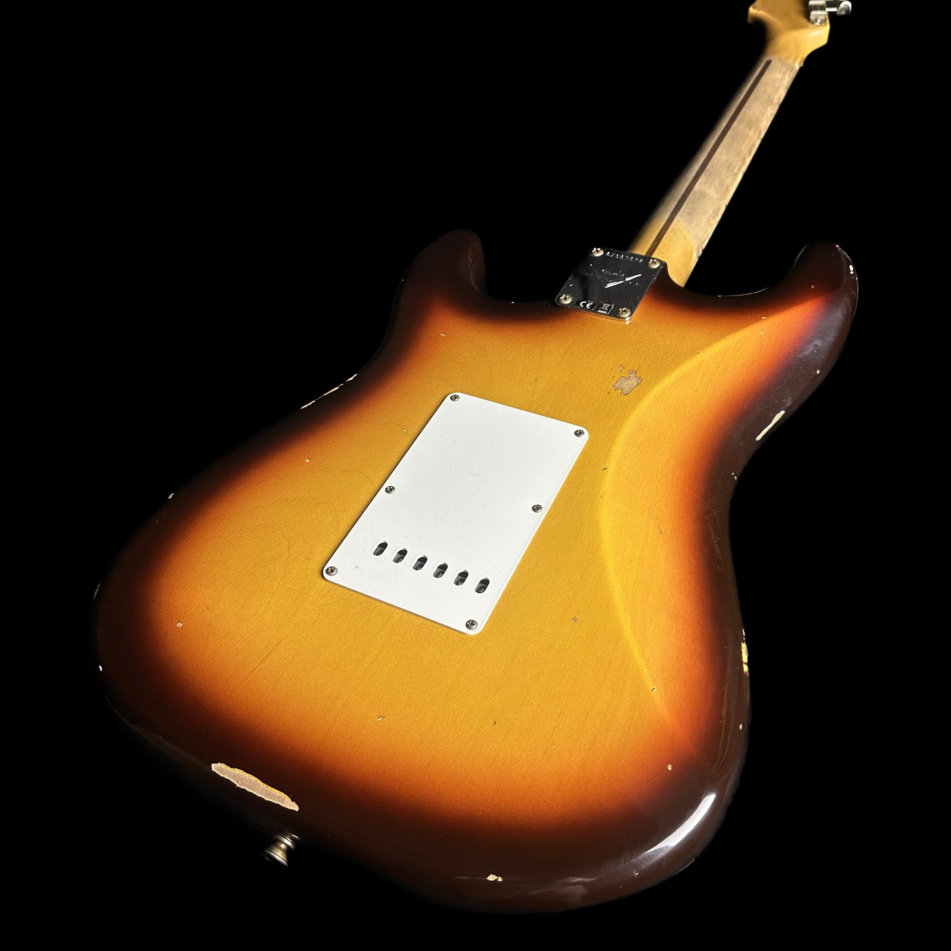 Back angle of Fender Custom Shop 58 Strat Relic Faded Aged Chocolate 3-color Sunburst.