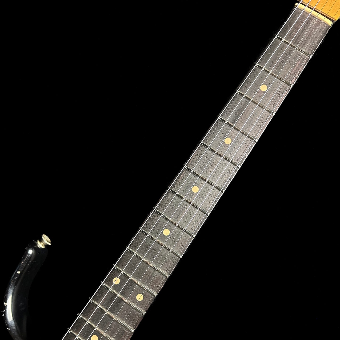 Fretboard of Fender Custom Shop Limited Edition '62 Strat Heavy Relic Faded Aged 3 Color Sunburst.