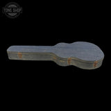 Case for Vintage 1968 Guild Starfire III Red, closed.