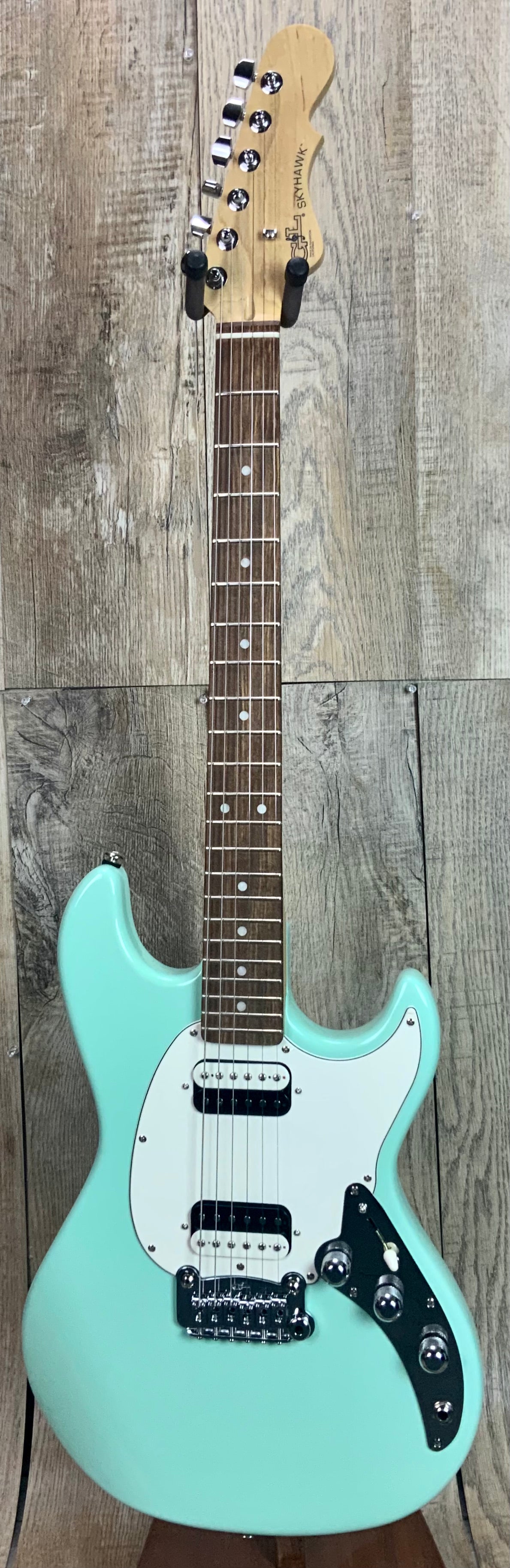 G&L Fullerton Deluxe Skyhawk HH Surf Green w/bag