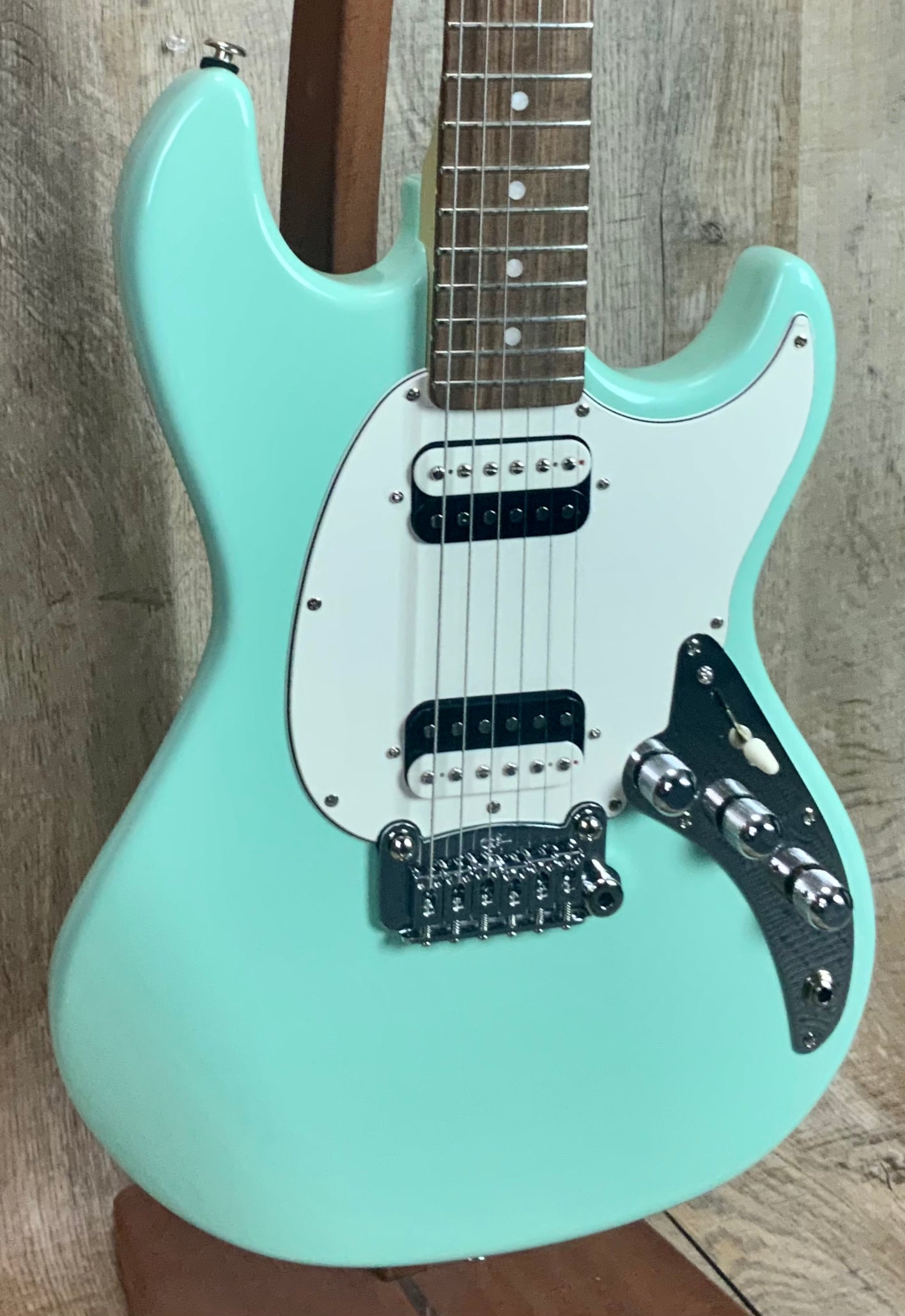 G&L Fullerton Deluxe Skyhawk HH Surf Green w/bag