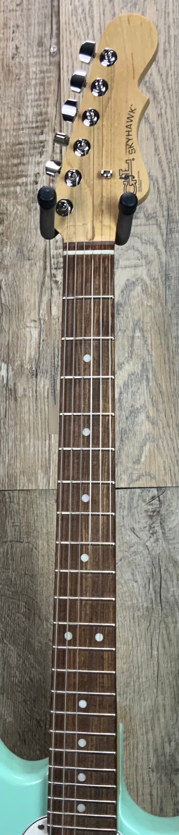 G&L Fullerton Deluxe Skyhawk HH Surf Green w/bag