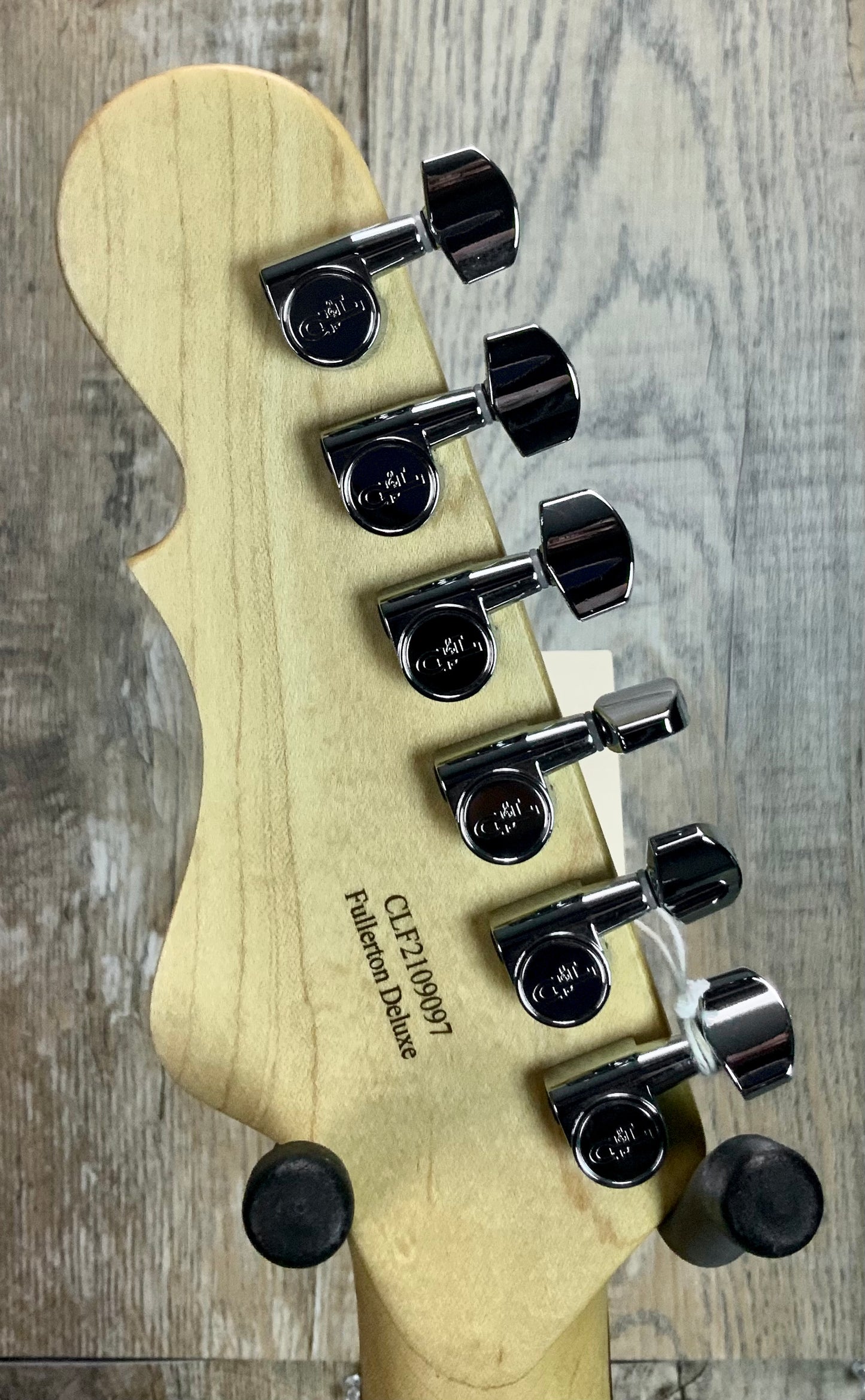 G&L Fullerton Deluxe Skyhawk HH Surf Green w/bag