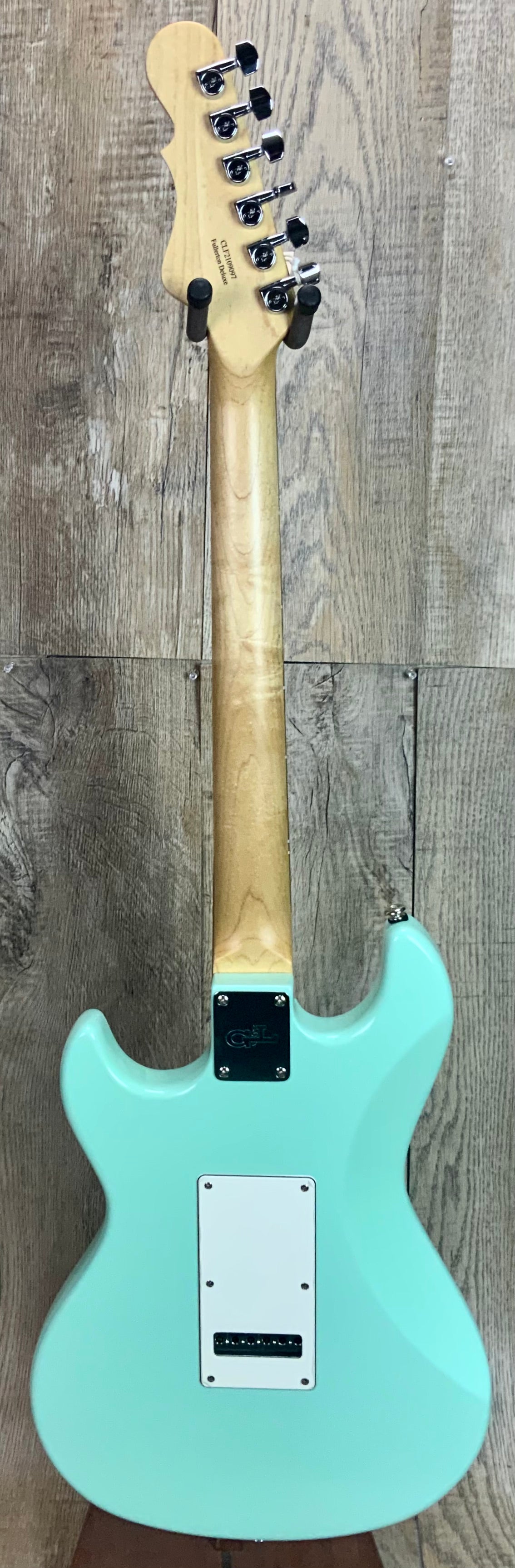 G&L Fullerton Deluxe Skyhawk HH Surf Green w/bag