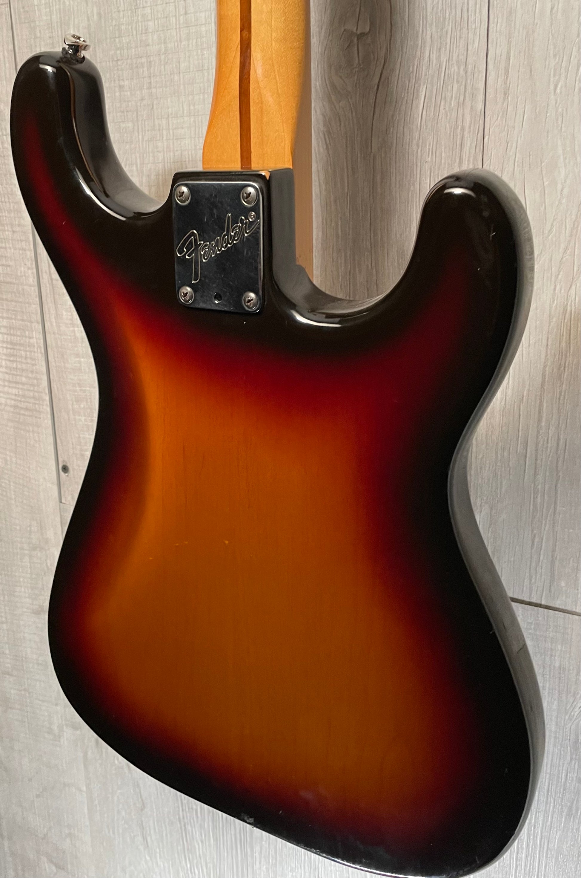 Back right angle of Used Vintage 1983 Fender Left Hand Stratocaster 3 Tone Sunburst TSS869.