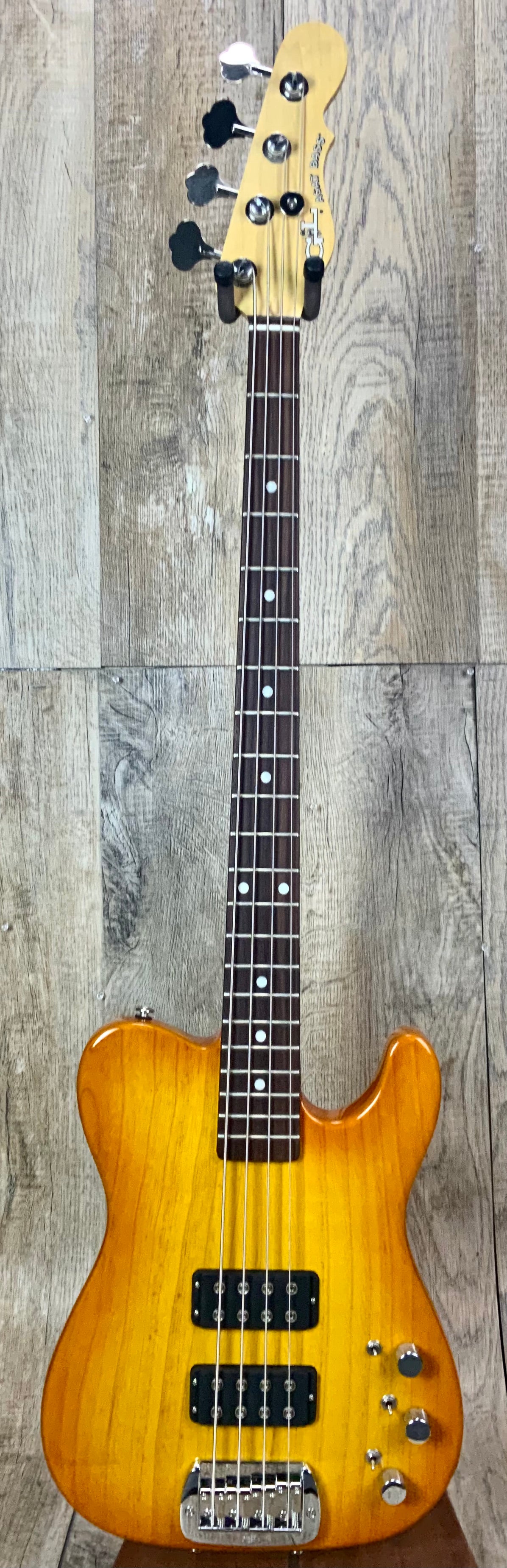 Full frontal of G&L USA ASAT Bass Honeyburst Ash RW.
