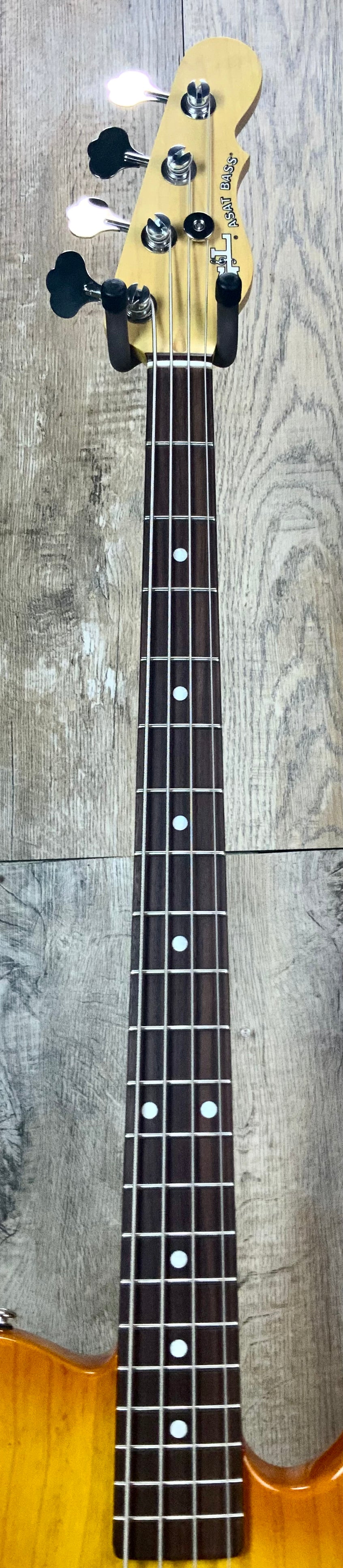 G&L USA ASAT Bass Honeyburst Ash RW fretboard and headstock.