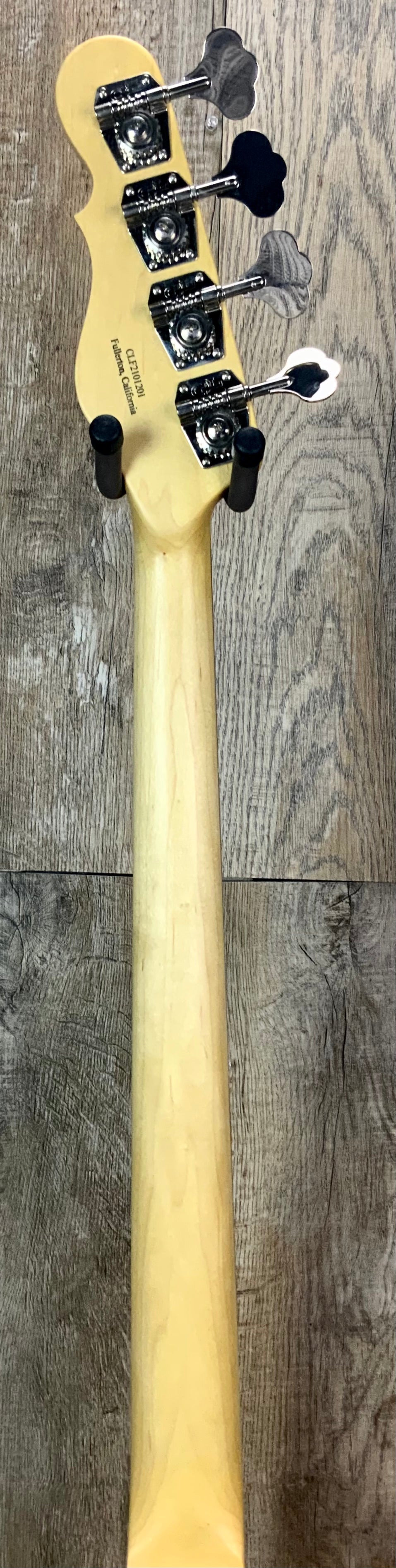 Back of G&L USA ASAT Bass Honeyburst Ash RW neck.