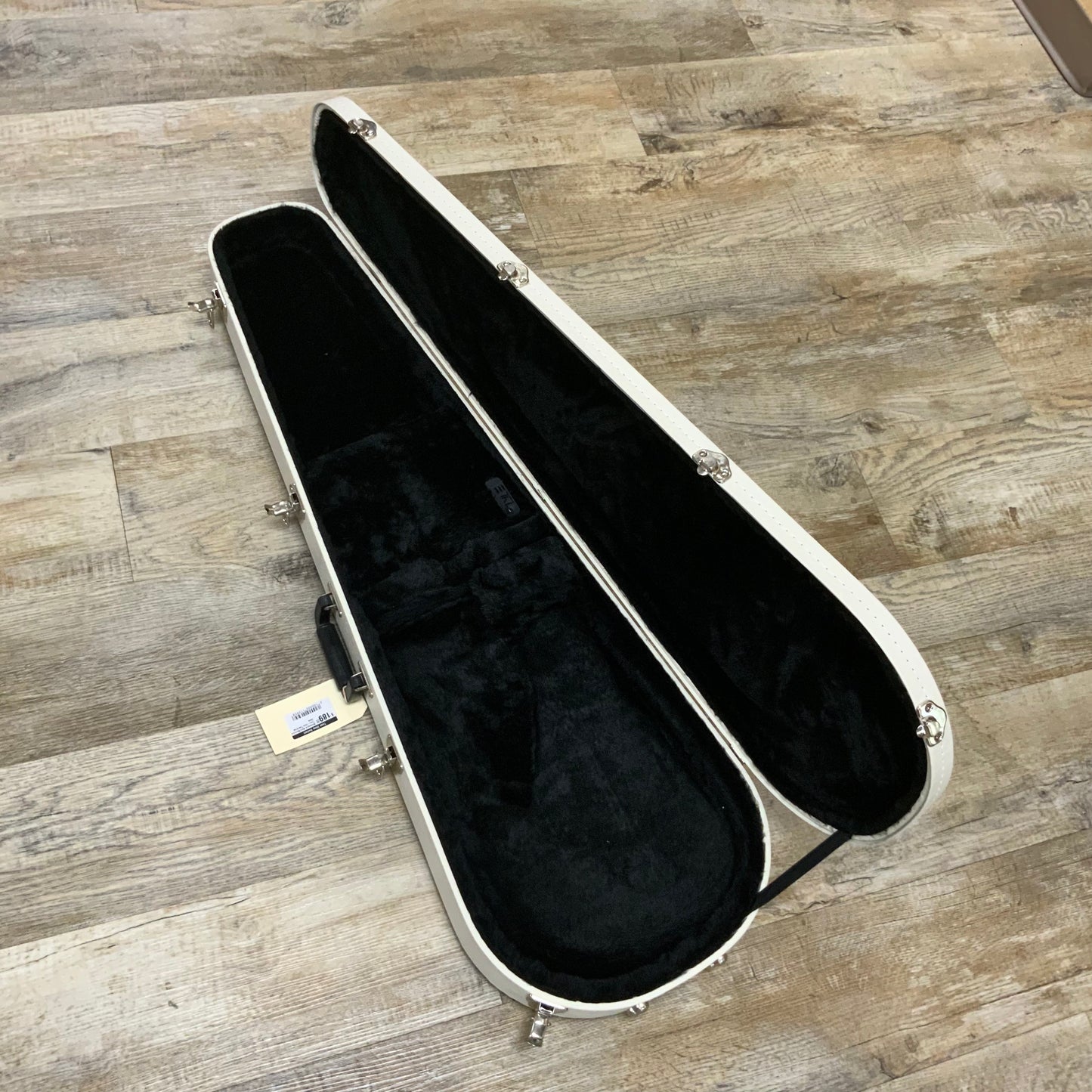 Top down of Reverend Two Tone Teardrop Premium Bass Case opened.