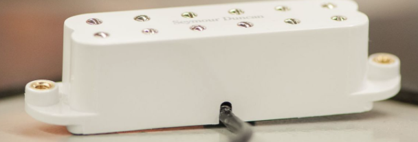 Bottom of Seymour Duncan SL59-1b Little '59 Strat White.