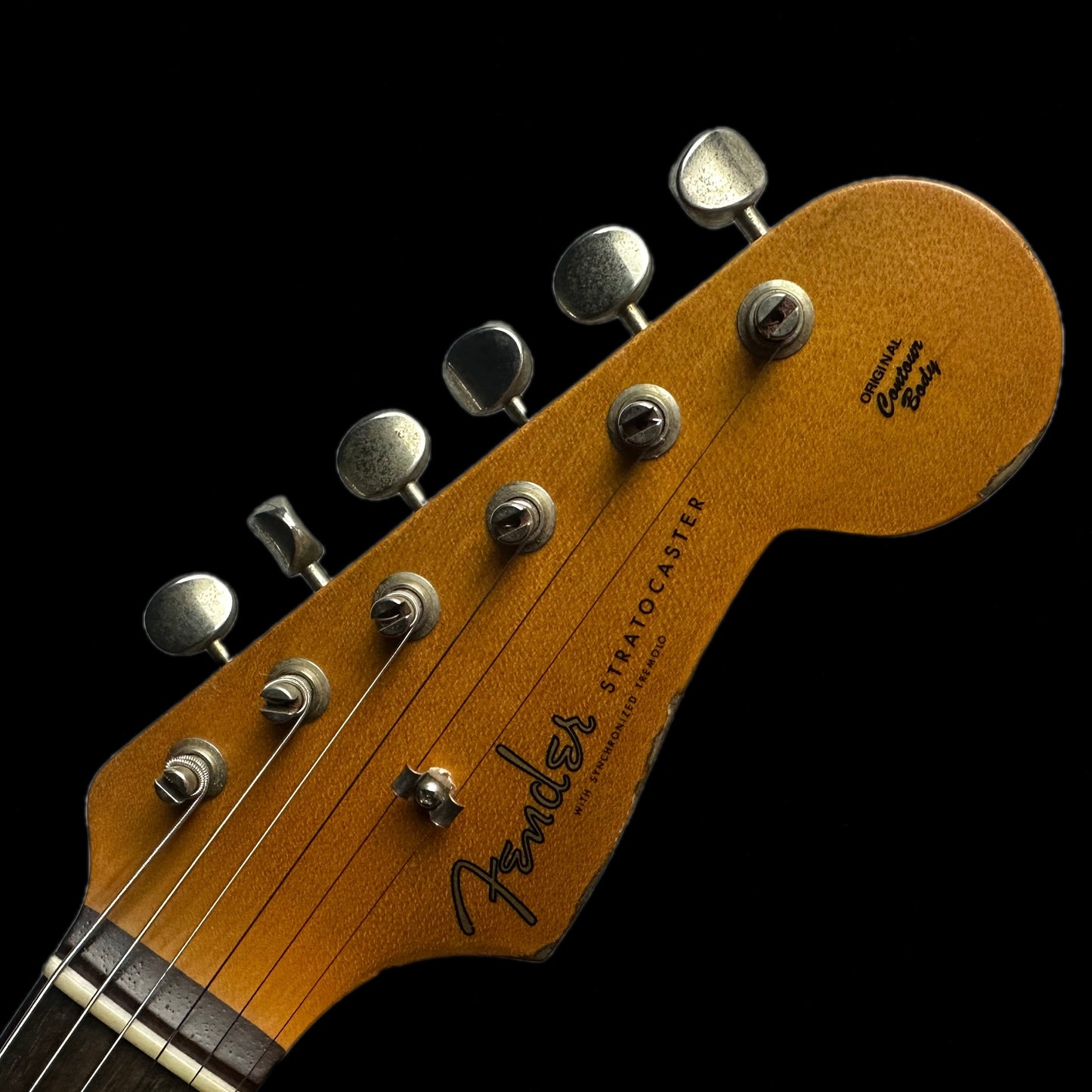 Close up of Fender Custom Shop 1961 Heavy Relic Stratocaster Aged Ocean Turqouise /3 Tone Sunburst headstock.