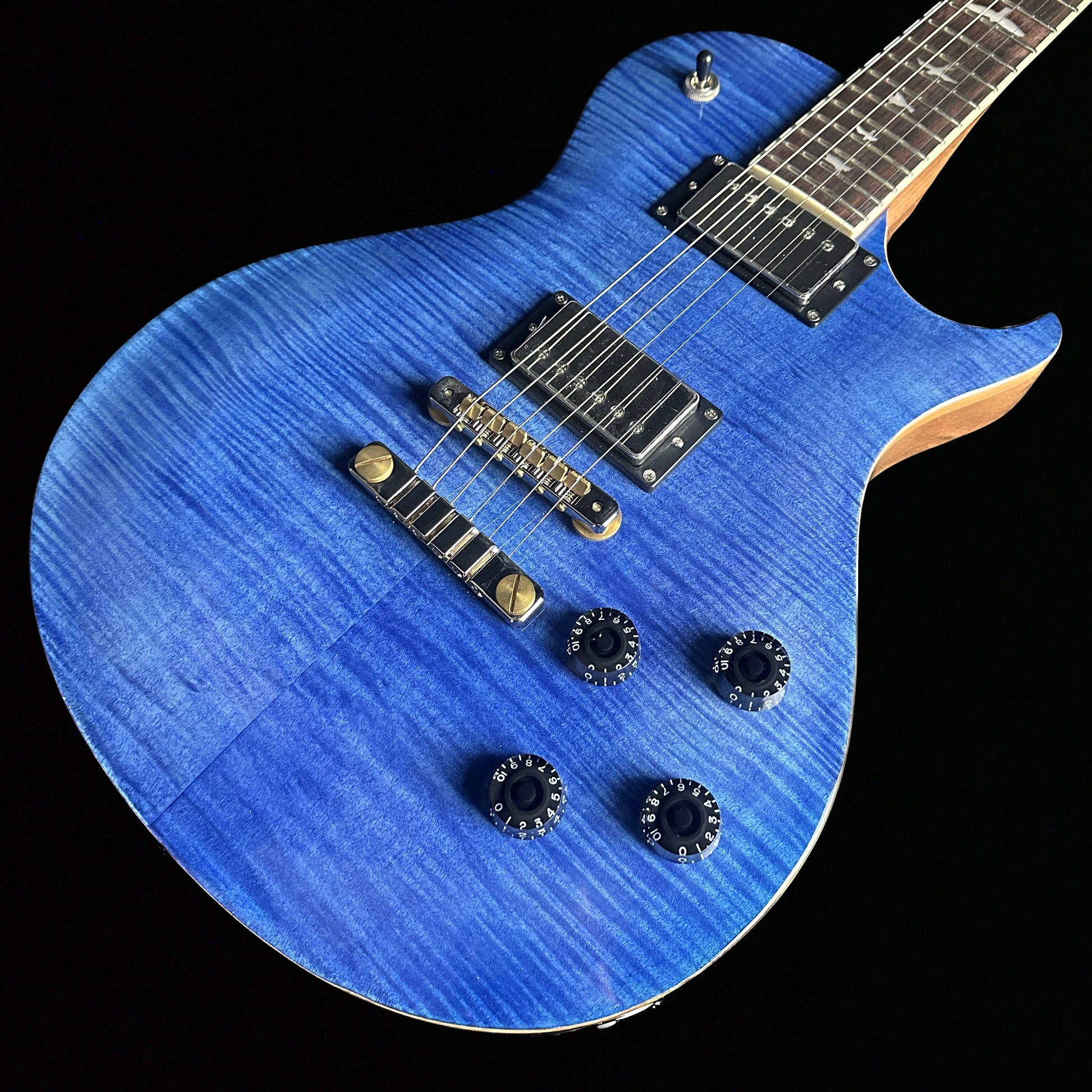 Bottom right angle of PRS Paul Reed Smith SE McCarty 594 Singlecut Faded Blue.