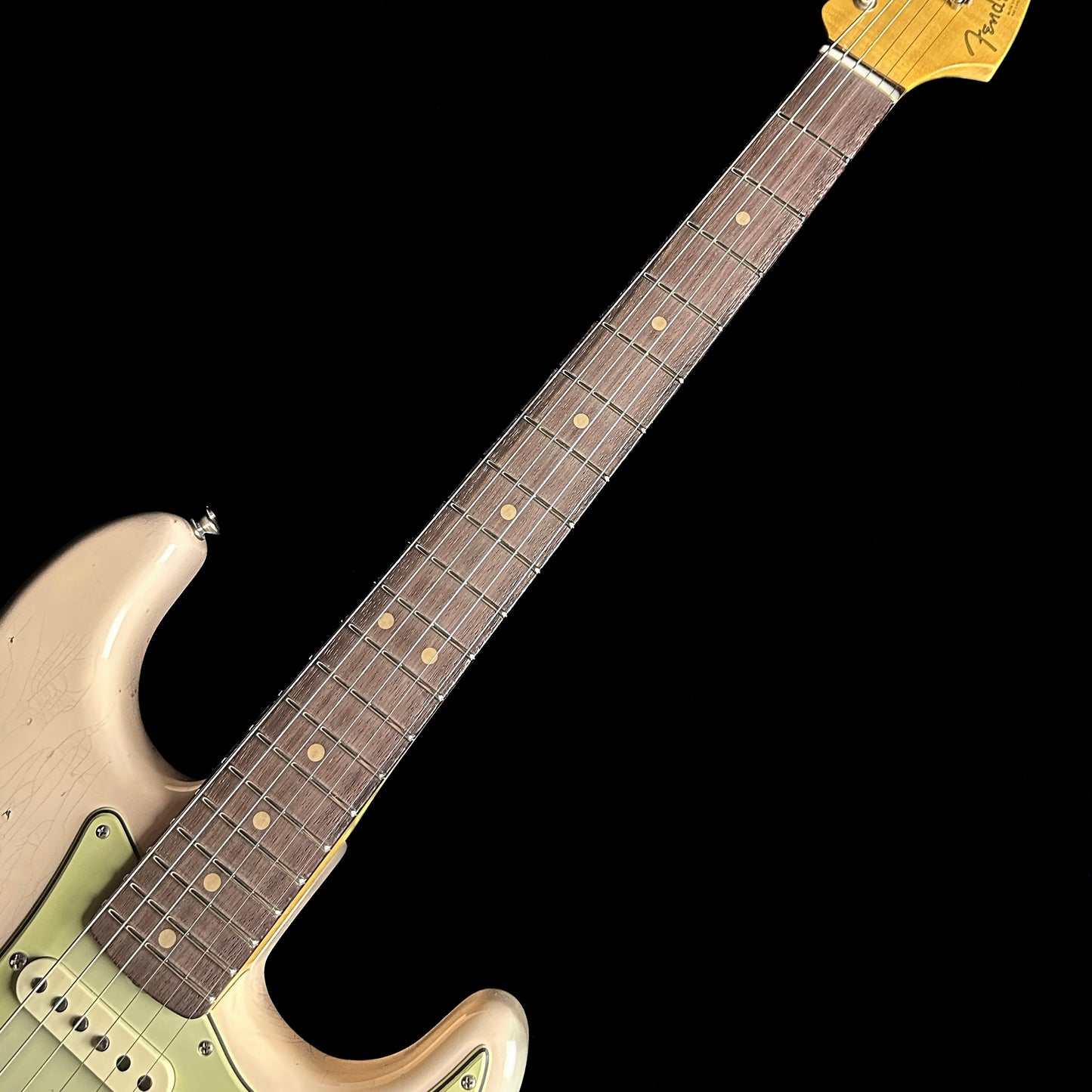 Fretboard of Fender Custom Shop Limited Edition 1964 Stratocaster Journeyman Relic Faded Aged Shell Pink.