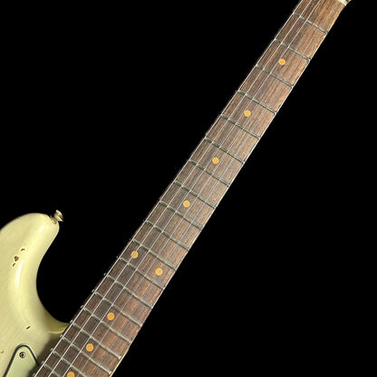 Close up of Fender Custom Shop 1961 Stratocaster Heavy Relic Aged Vintage White/3-color Sunburst neck.