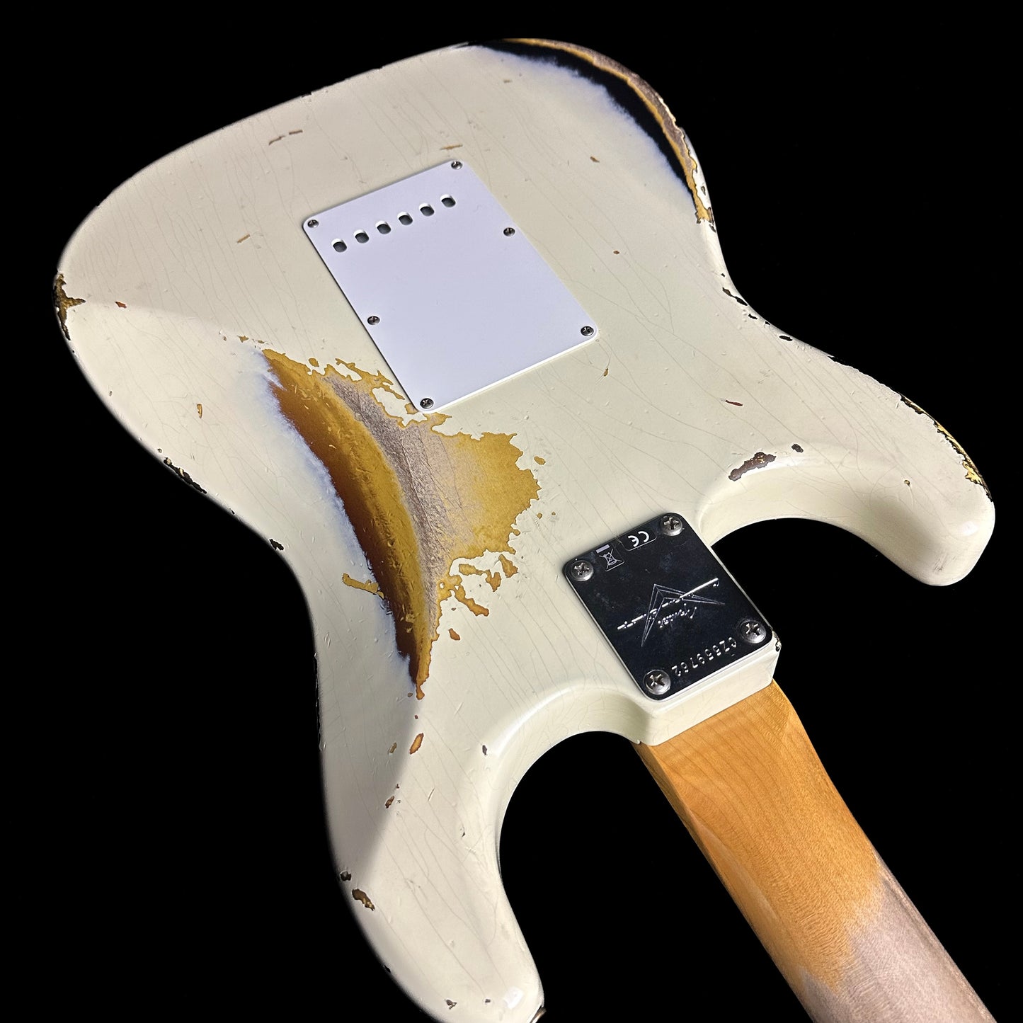 Upside down angle of Fender Custom Shop 1961 Stratocaster Heavy Relic Aged Vintage White/3-color Sunburst back.